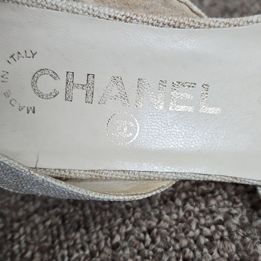 Chanel Beige Fabric Slingback Heels Gold Tone Metal Plate Sz 36 Womens - Picture 10 of 10